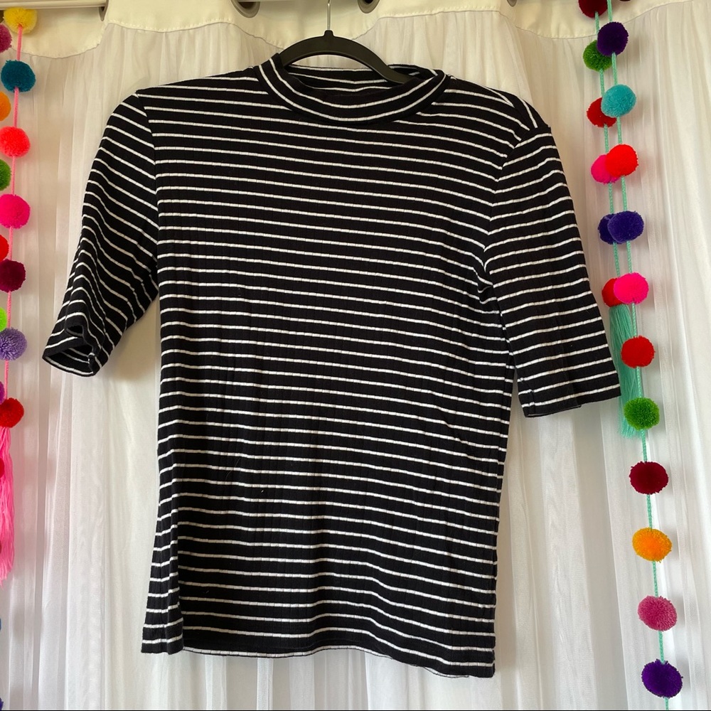 UNIQLO women’s sweater-like top size M
